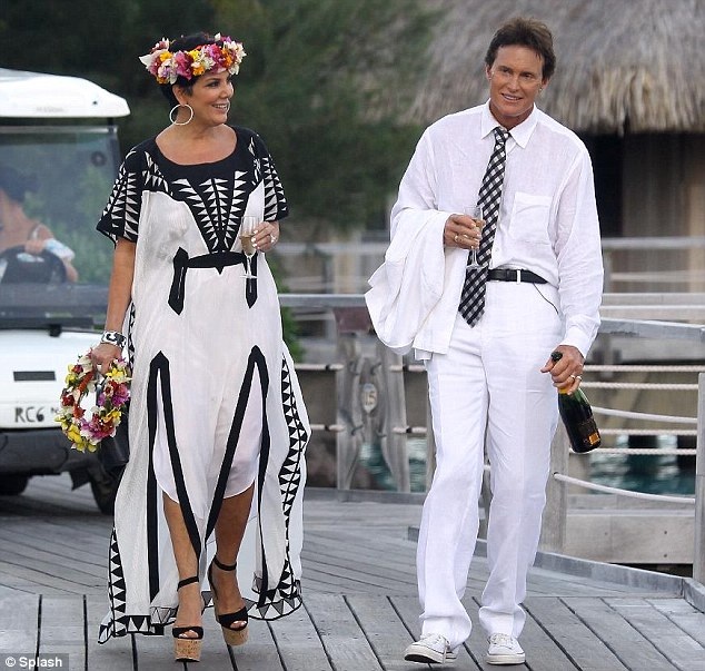 Mẹ và cha dượng của cô Kim ly thân sau 22 năm chung sống - 3 Kris và Bruce Jenner quyết định ly thân nhưng chưa có kế hoạch ly dị