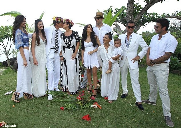 Mẹ và cha dượng của cô Kim ly thân sau 22 năm chung sống - 2 Kris và Bruce Jenner hạnh phúc trong lễ kỷ niệm 20 năm ngày cưới bên cạnh các con cách đây 2 năm