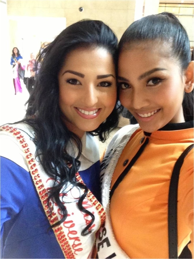 Cùng với người đẹp Curacao