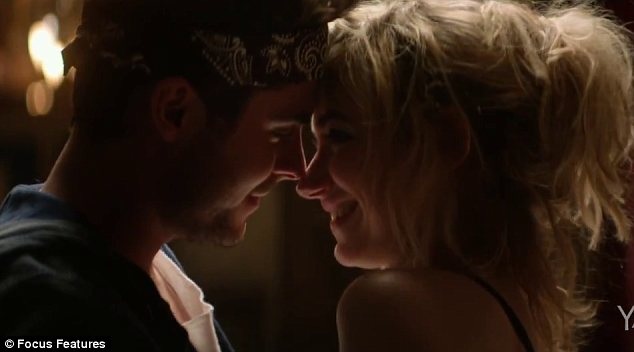 Mối tình đẹp giữa Jason (Zac) và bạn gái trong mộng