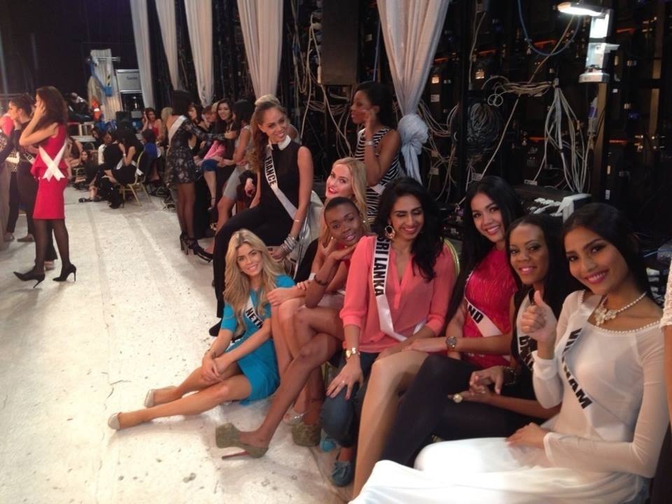 Nghỉ giải lao trong giờ tập cùng các thí sinh