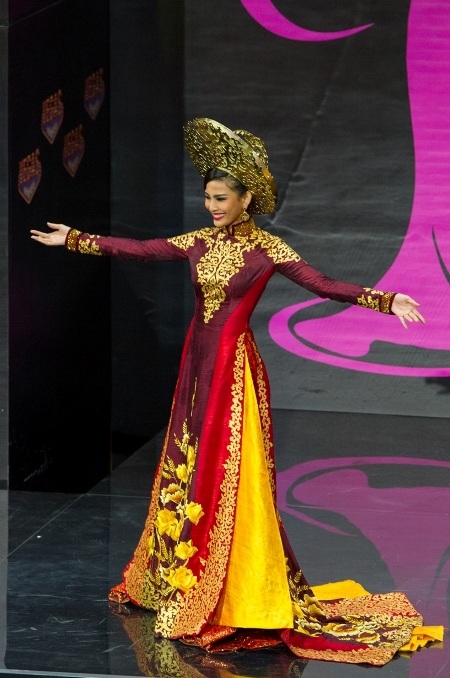 Đại diện Việt Nam đã nhận được sự cổ vũ của những người có mặt