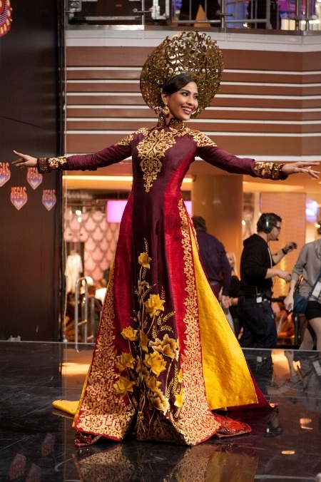 Trương Thị May khá hài lòng với phần trình diễn của mình