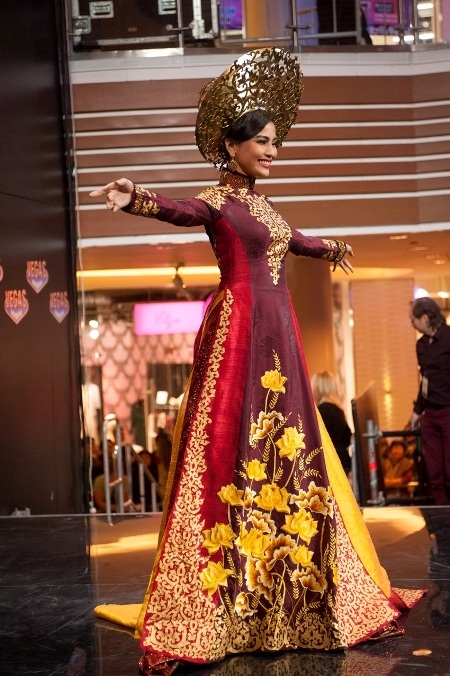 Trương Thị May khá hài lòng với phần trình diễn của mình