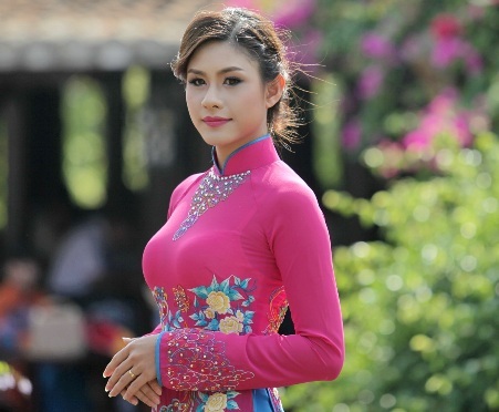 Nữ hoàng trang sức Lô Hương Trâm đang chờ cấp phép thi Hoa hậu quốc tế - 4 Lô Hương Trâm được đơn vị đề cử đánh giá cao ở học thức và sự nỗ lực