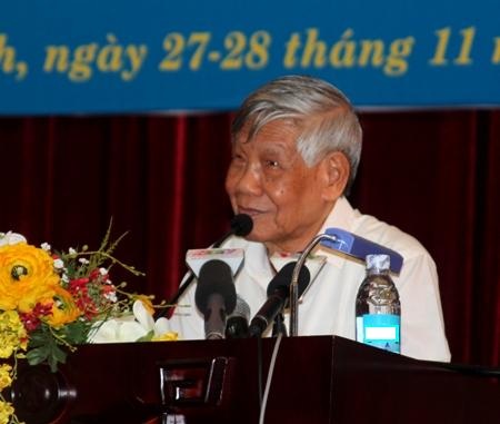 Nguyên Tổng bí thư Lê Kha Phiêu phát biểu trong hội thảo
