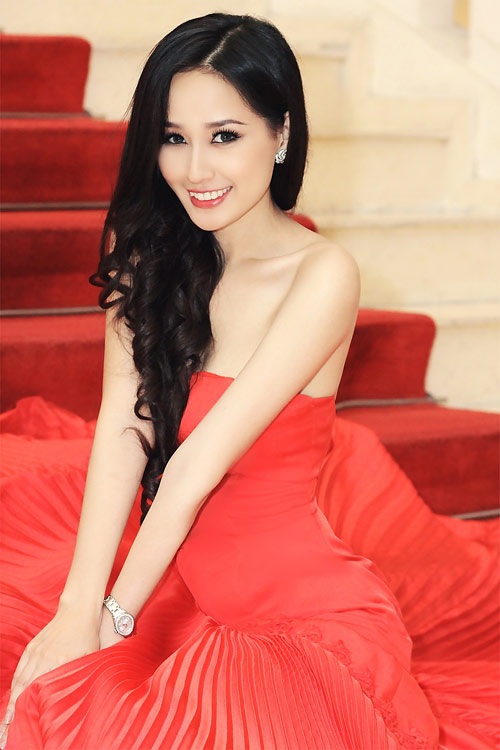 Hoa hậu Mai Phương Thúy “hội ngộ” cùng hoa hậu Ngọc Hân - 2 Mai Phương Thúy tự tin với vai trò trình diễn catwalk