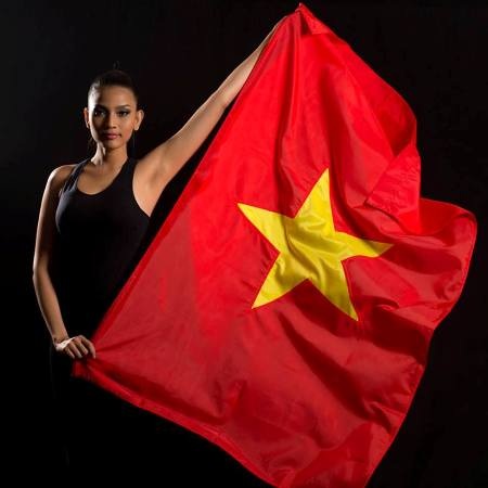 Trương Thị May và hành trình nỗ lực tại cuộc thi Hoa hậu Hoàn vũ 2013 - 18 Trương Thị May đã nỗ lực với tinh thần tự hào dân tộc Việt Nam