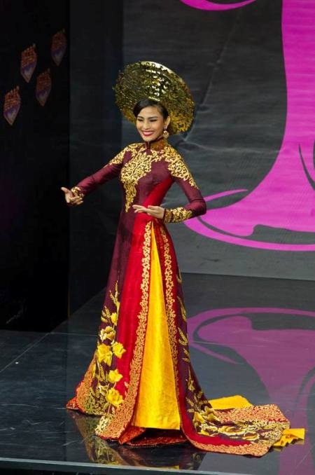 Trương Thị May và hành trình nỗ lực tại cuộc thi Hoa hậu Hoàn vũ 2013 - 34 Với bộ áo dài lộng lẫy, Trương Thị May đã thật sự tỏa sáng