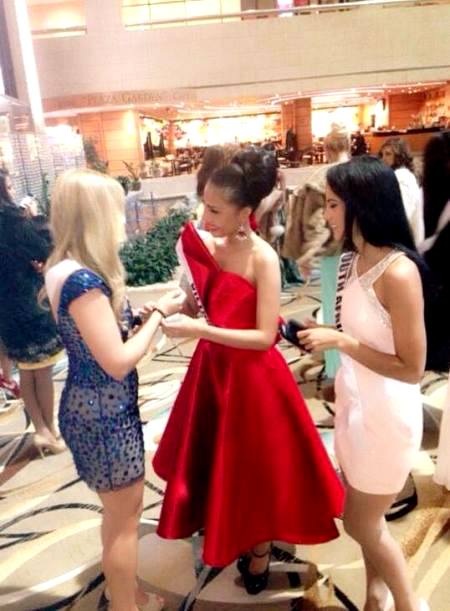 Trương Thị May và hành trình nỗ lực tại cuộc thi Hoa hậu Hoàn vũ 2013 - 22 Cô còn mang theo rất nhiều quà lưu niệm để tặng bạn bè