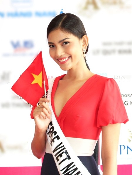 Trương Thị May và hành trình nỗ lực tại cuộc thi Hoa hậu Hoàn vũ 2013 - 2 Trương Thị May đã được đơn vị giữ bản quyền Hoa hậu Hoàn vũ tại Việt Nam chọn mặt gửi vàng