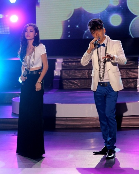 Đông Nhi và Ngô Kiến Huy có 1 màn tái hợp đầy tình cảm