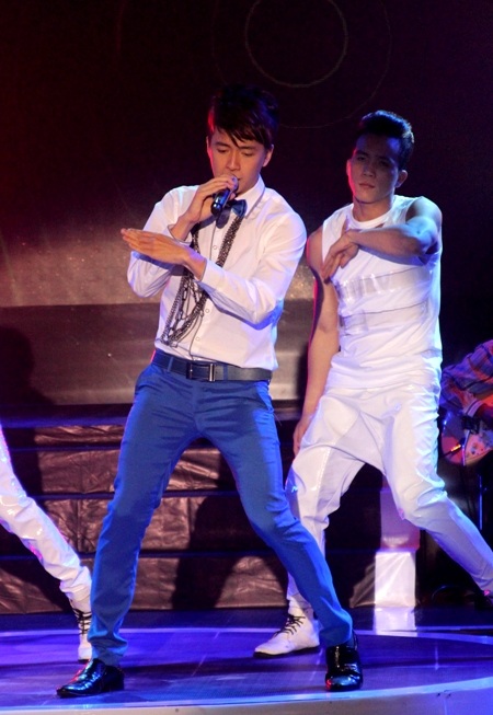 Ngô Kiến Huy còn mang đến 1 ca khúc sôi động cùng vũ đạo chuyên nghiệp