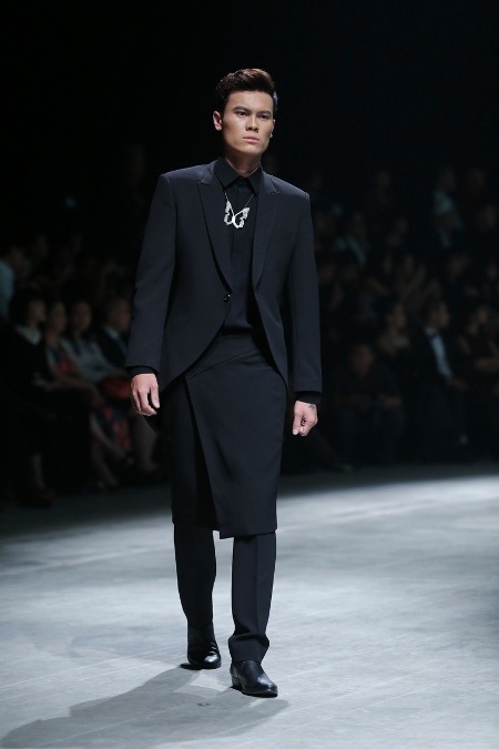 Sau show “tiền tỷ”, Đỗ Mạnh Cường làm tiếp show thời trang “trên cao” - 6 Trí Hòa