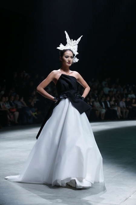 Sau show “tiền tỷ”, Đỗ Mạnh Cường làm tiếp show thời trang “trên cao” - 5 Trí Hòa