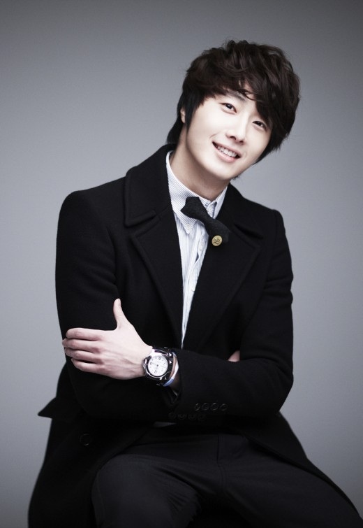 “Mỹ nam” Hàn Quốc thức đêm viết 300 thư tay cho fans - 2 Jung Il Woo luôn biết cách tri ân khán giả của mình