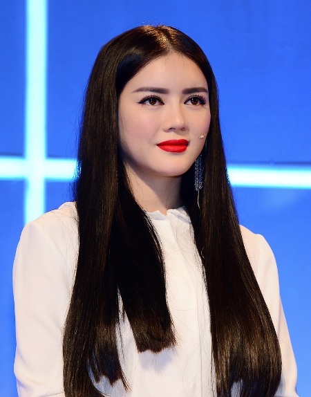 Lý Nhã Kỳ trở lại với ghế nhà đầu tư