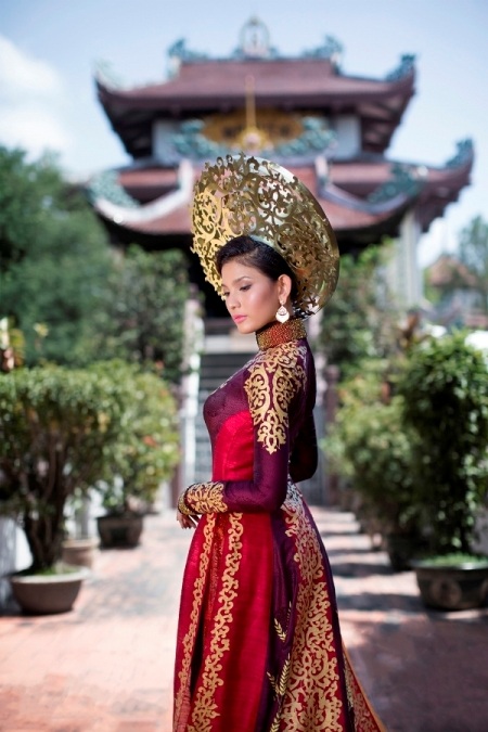 Hé lộ trang phục dân tộc của Trương Thị May