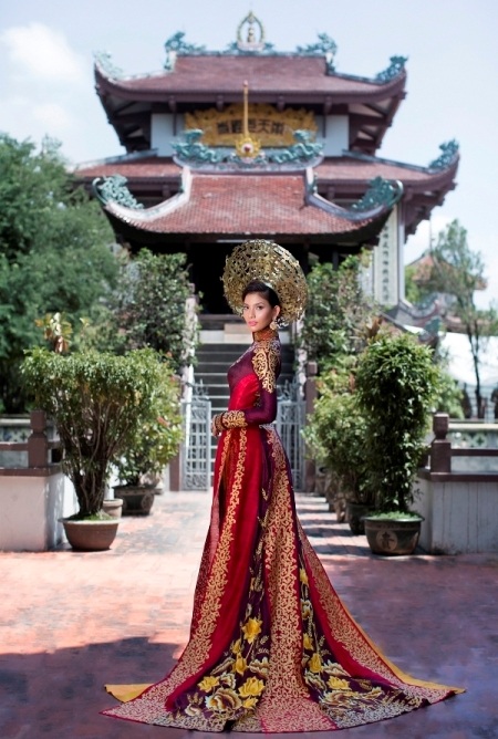 Hé lộ trang phục dân tộc của Trương Thị May