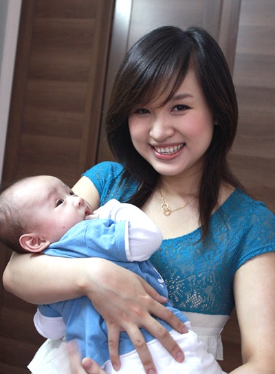 Vẻ gợi cảm của "bà mẹ đơn thân" Vân Hugo - 1 Thanh Vân Hugo vẫn hạnh phúc với cuộc sống của 1 bà mẹ đơn thân