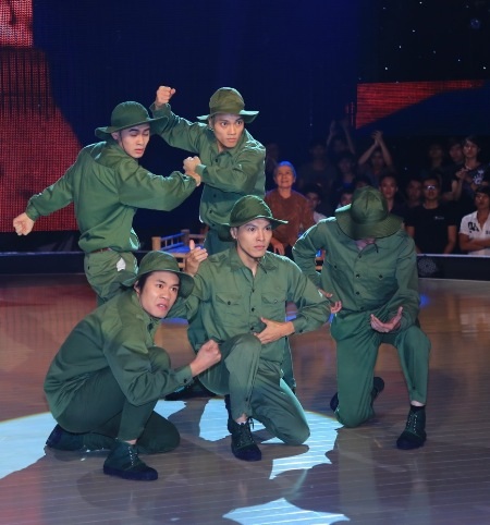 Đánh giá về các đối thủ còn lại của mình,