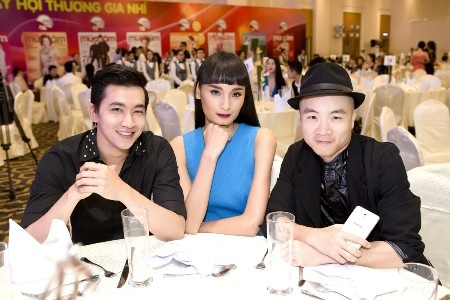 Thanh Hằng và Đỗ Mạnh Cường xóa tan nghi án “rạn nứt” tình cảm - 6 Lê Thúy xuất hiện nổi bật trong sự kiện
