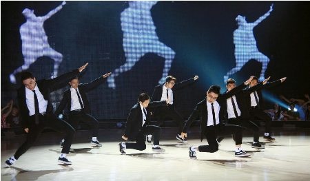 Những chú hề nổi loạn giành chiến thắng với tiết mục xuất sắc