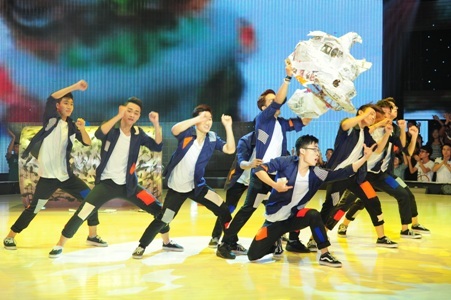 Trò chơi bắt đầu xúc động với tiết mục Đứa bé...