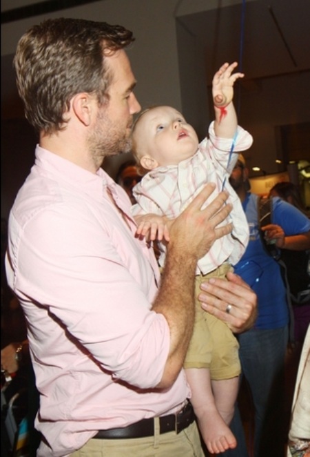 Những ông bố “hot” nhất Hollywood - 19 James Van Der Beek và con trai Joshua