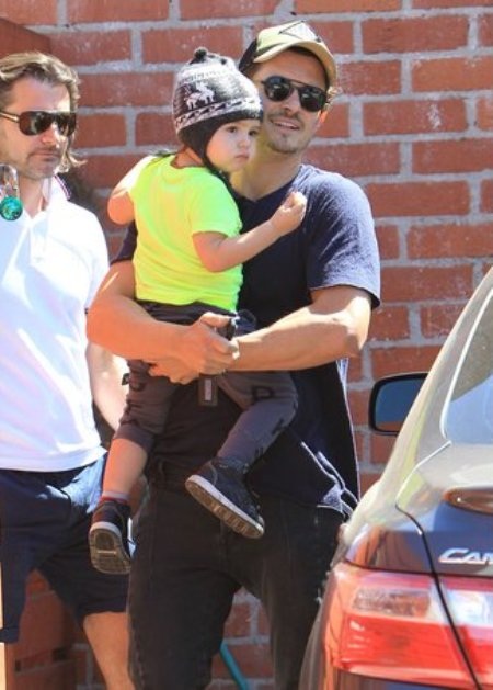 Những ông bố “hot” nhất Hollywood - 6 Orlando Bloom và con trai Flynn