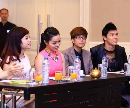 Các ca sỹ (thí sinh) đang háo hức để cùng