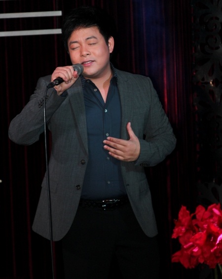 ...Luôn khiến anh có nhiều cảm xúc nhất khi hát và cũng được khán giả yêu cầu nhiều nhất