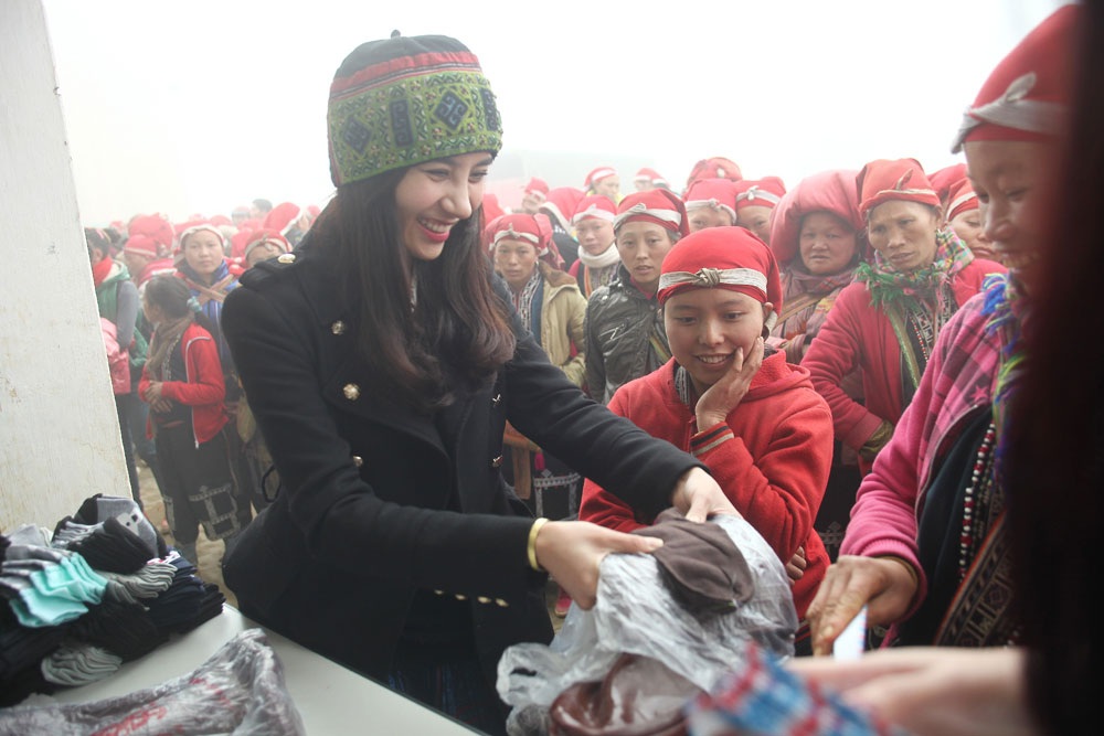 Chị em Thúy Hằng - Thúy Hạnh mang Tết đến cho trẻ vùng cao - 3 Trí Hòa