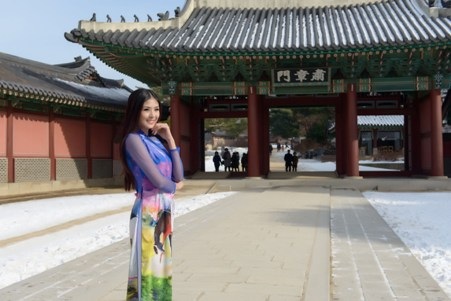 Hoa hậu Ngọc Hân thướt tha áo dài trên xứ kim chi - 8 Trí Hòa