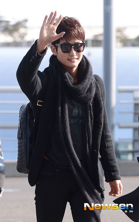 Sau scandal, Park Shi Hoo trở lại phim trường - 3 Park Shi Hoo trong vòng vây của fans và báo chí Trung Quốc