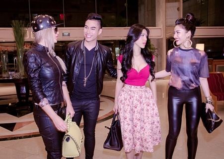 Nữ DJ "nóng bỏng" đến Việt Nam - 4 Amely đến Việt Nam theo lời mời của Lý Quý Khánh và cô bạn Meo Meo