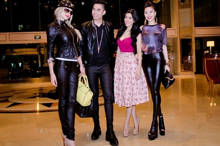 Nữ DJ "nóng bỏng" đến Việt Nam - 3 Amely vui vẻ khi gặp Lý Quý Khánh, Đinh Phương Ánh và hotgirl Meo Meo