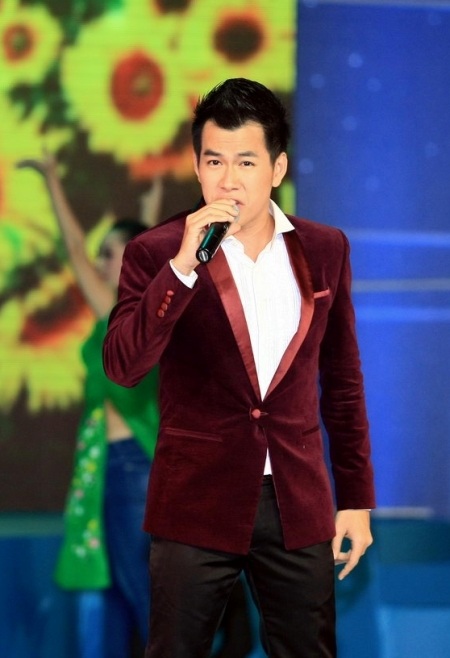 Uyên Linh và Hồ Trung Dũng rộn ràng với