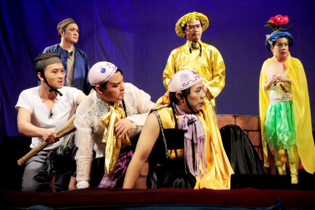 Nghệ sỹ Hồng Vân và Minh Nhí “yêu giờ chót” - 5 Nghệ sỹ Trung Dân và Minh Nhí trong vở