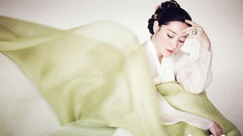 “Hút hồn” với vẻ đẹp không tuổi của Lee Young Ae - 3 Dưới đây là đoạn clip Lee Young Ae quảng bá cho chương trình sắp tới của cô:
