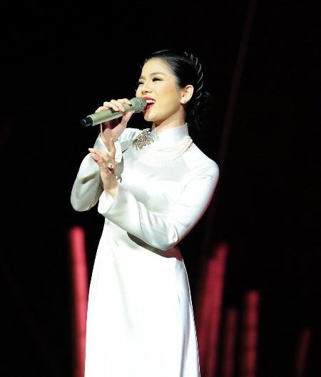 Lệ Quyên nhẹ nhàng với Chiều phủ Tây Hồ