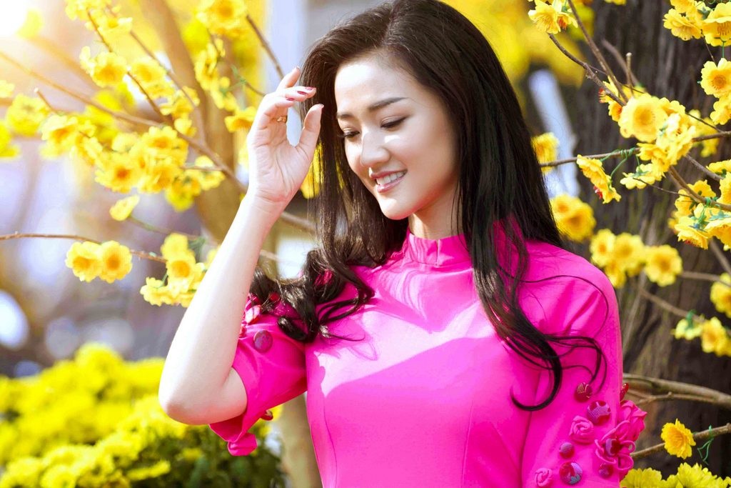 Maya rạng rỡ như “nàng xuân” đón Tết - 8 Trí Hòa