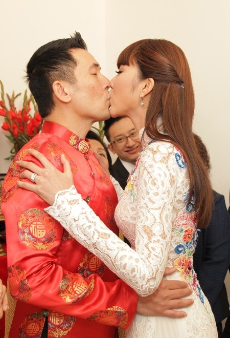 Và hạnh phúc dành cho nhau nụ hôn ngọt ngào