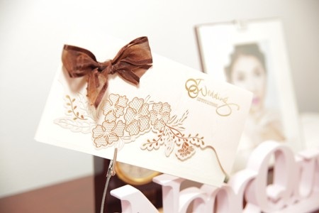 Thiệp cưới đã được gửi đến các khách mời từ rất sớm