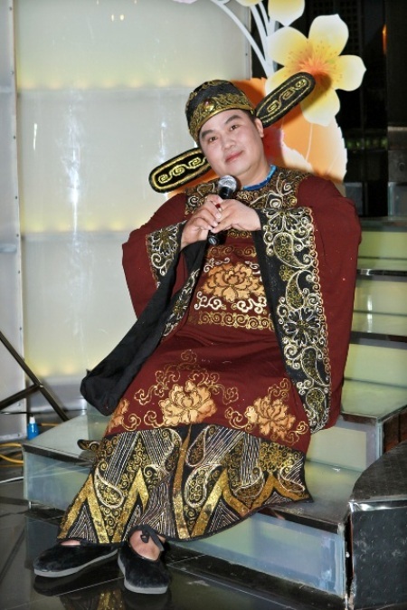 Hoàng Mập hài hước trên sân khấu với vai Táo 