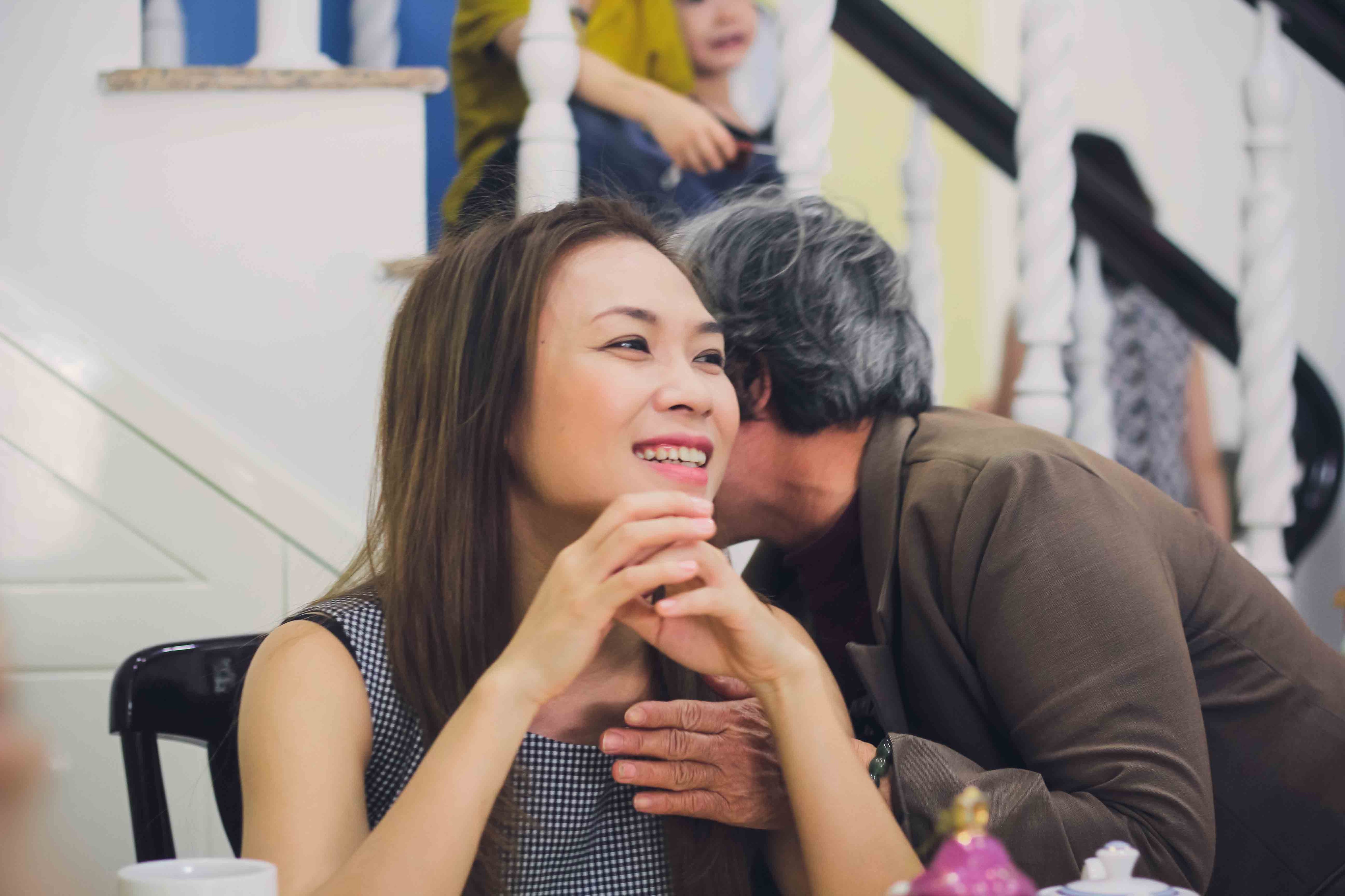 Mỹ Tâm “chiêu đãi” fan mứt tết tự tay làm - 1 Mỹ Tâm được một cụ bà chúc tết