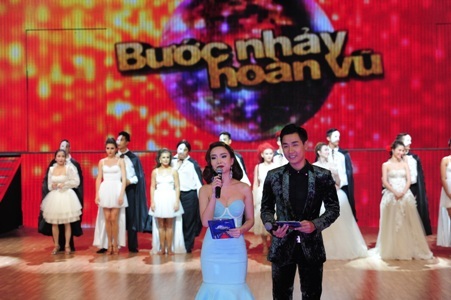 Ốc Thanh Vân cắt quần bạn nhảy làm đạo cụ - 1 Tiết mục mở màn trên nền nhạc Opera
