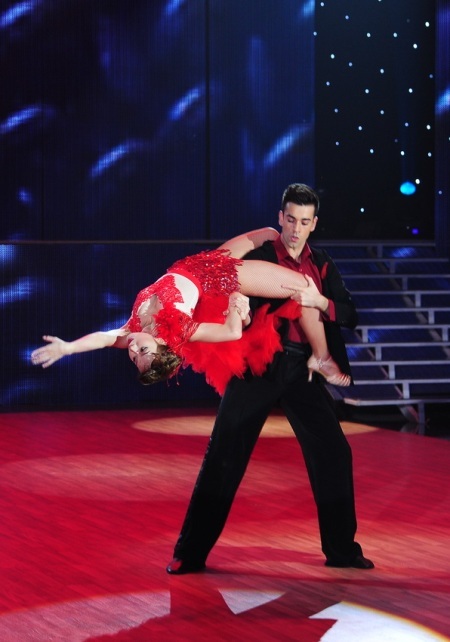 Trà My cố gắng thực hiện động tác khó dù bị chấn thương 