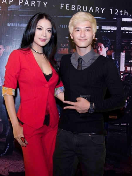 Trương Ngọc Ánh và Huỳnh Anh trong bữa tiệc