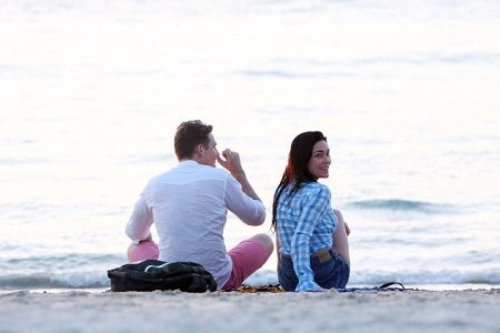 Lee Ryan quấn quýt bên bạn gái - 14 Và trao nhau nụ hôn ngọt ngào trước biển